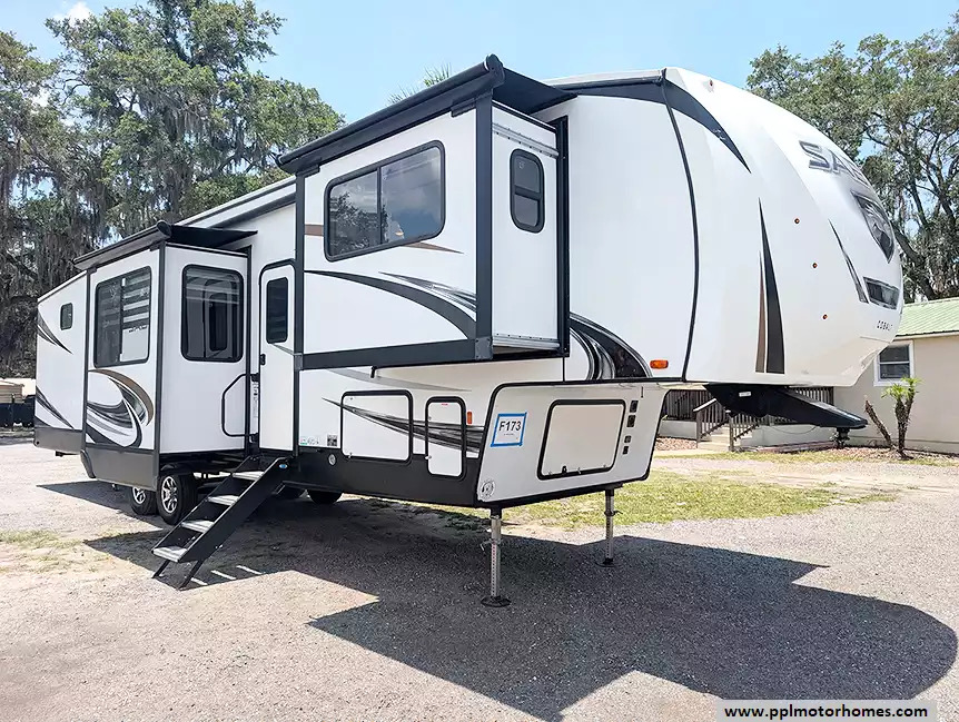 2022 Forest River Sabre 37FLH in summerfield FL