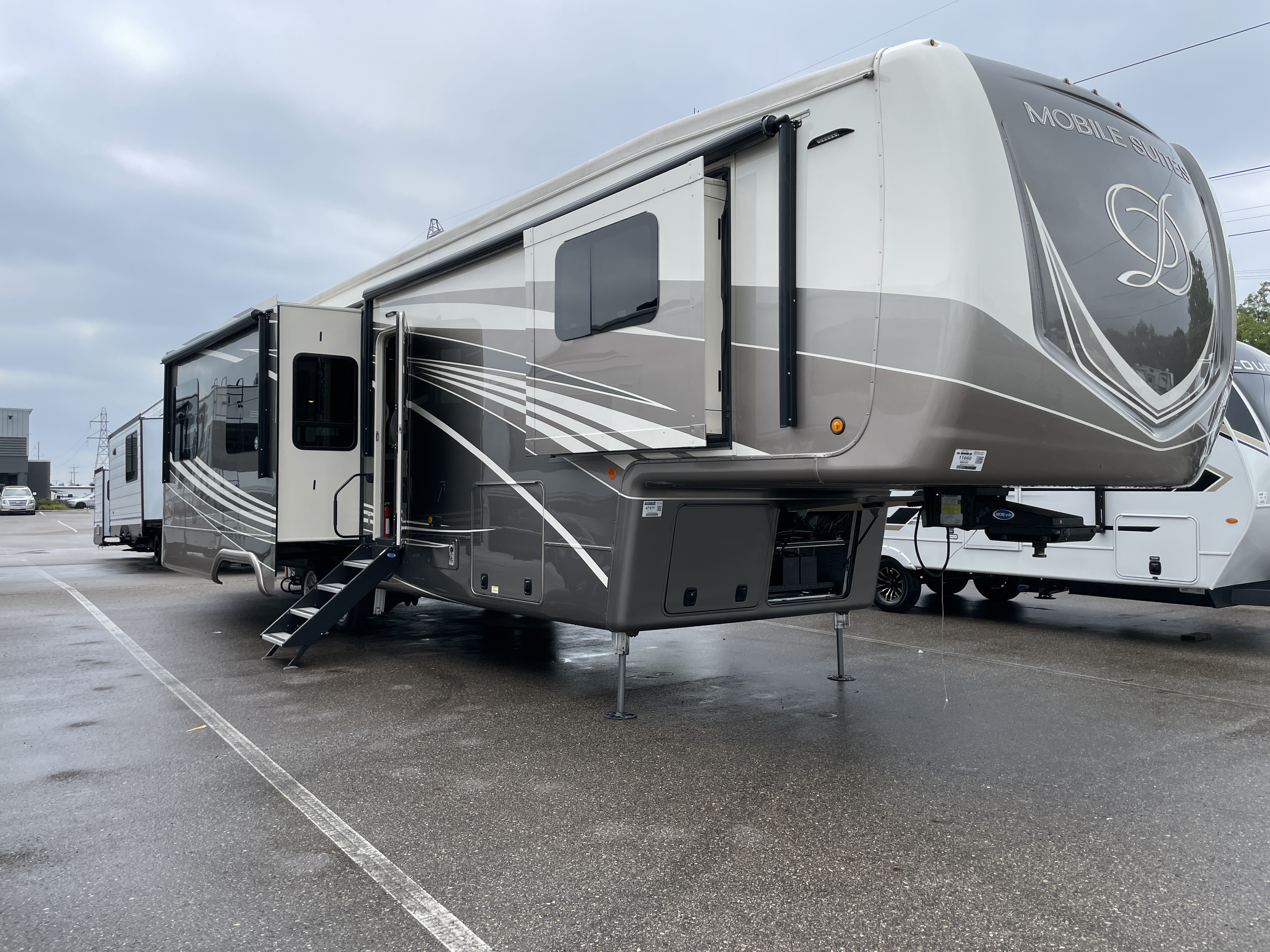 2022 DRV Mobile Suites 40KSSB4 in grand rapids MI