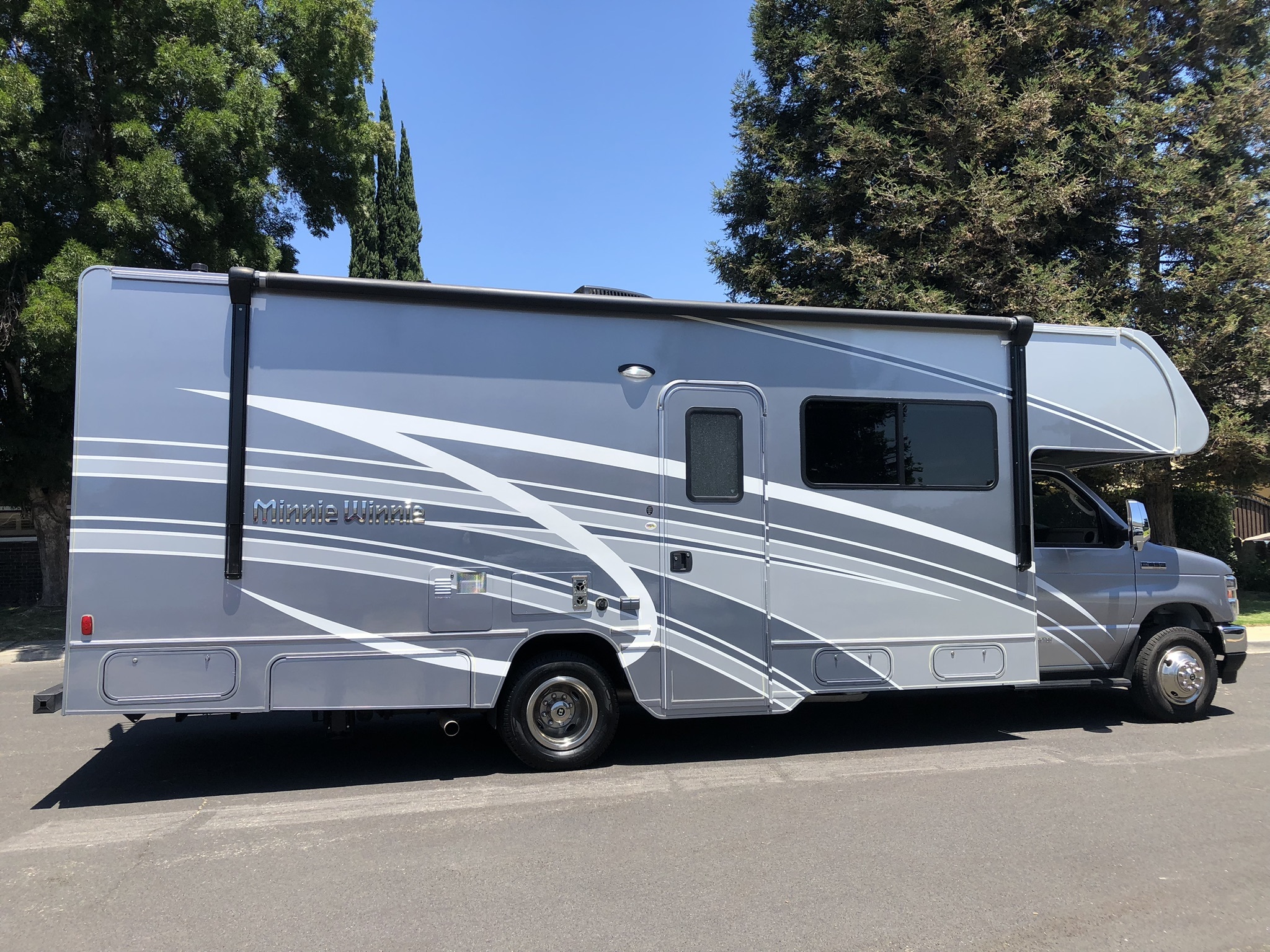 2023 Winnebago MINNIE WINNIE 26T in turlock CA