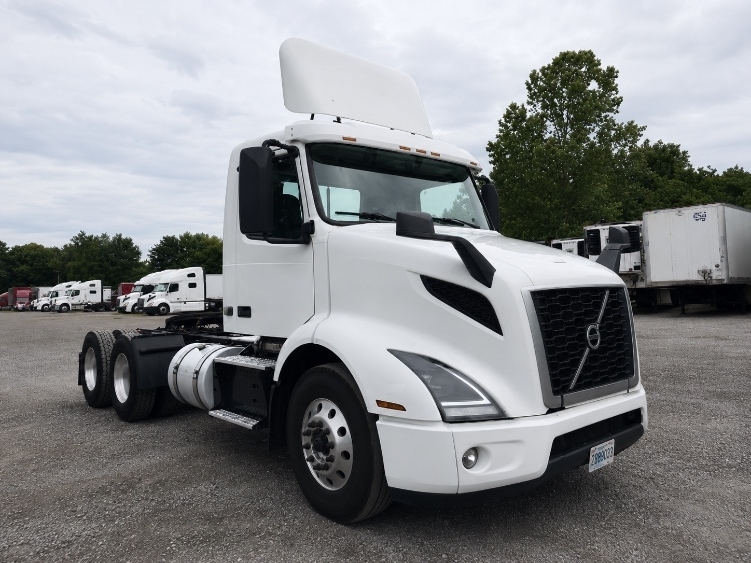 2019 VOLVO VNR64300 in Harrisburg, PA