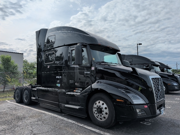 2024 VOLVO VNL64860 in South Plainfield, NJ