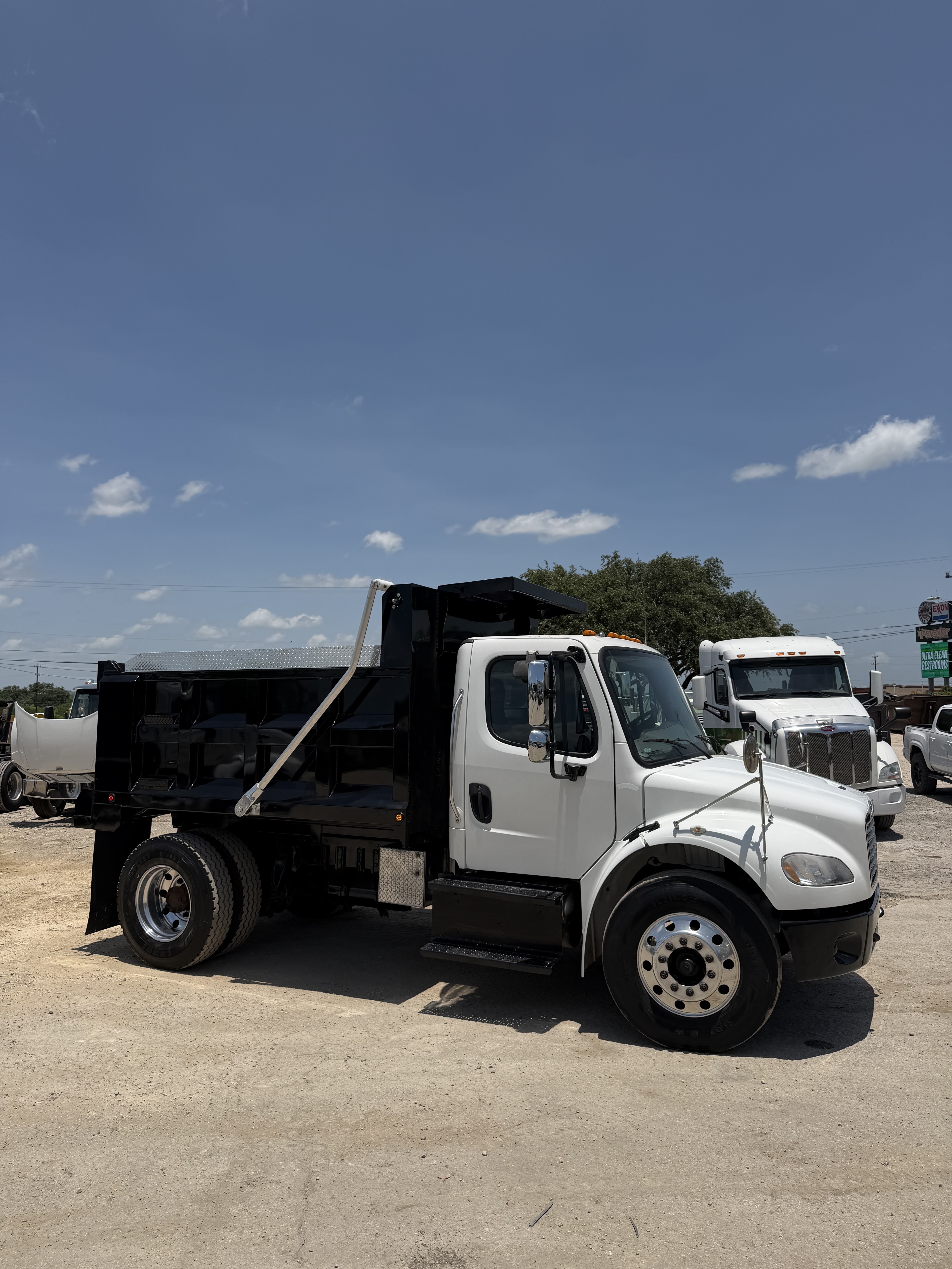 2015 FREIGHTLINER Business Class M2 in Atascosa, TX