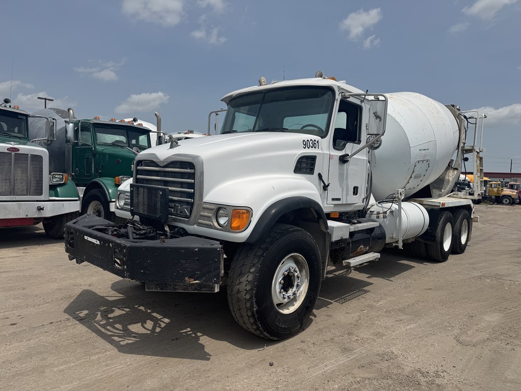 2004 MACK CV713 in Houston, TX