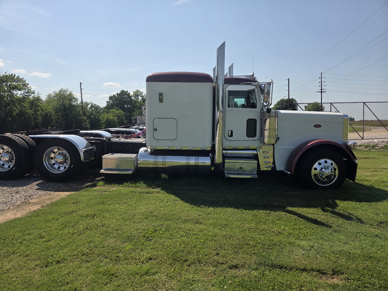 2016 PETERBILT 389 Glider in Alexandria, LA