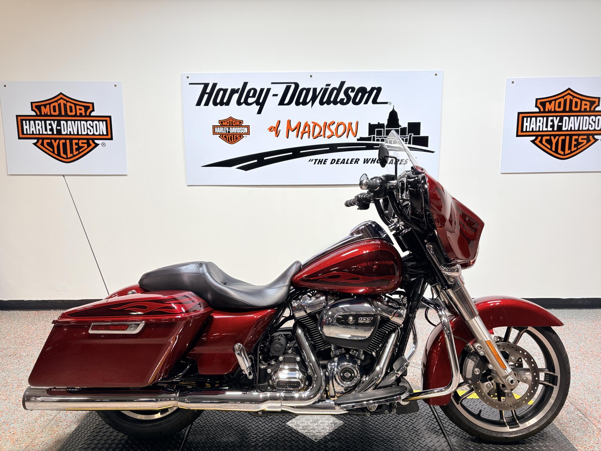 2017 Harley-Davidson Street Glide Special SPECIAL in Madison, WI
