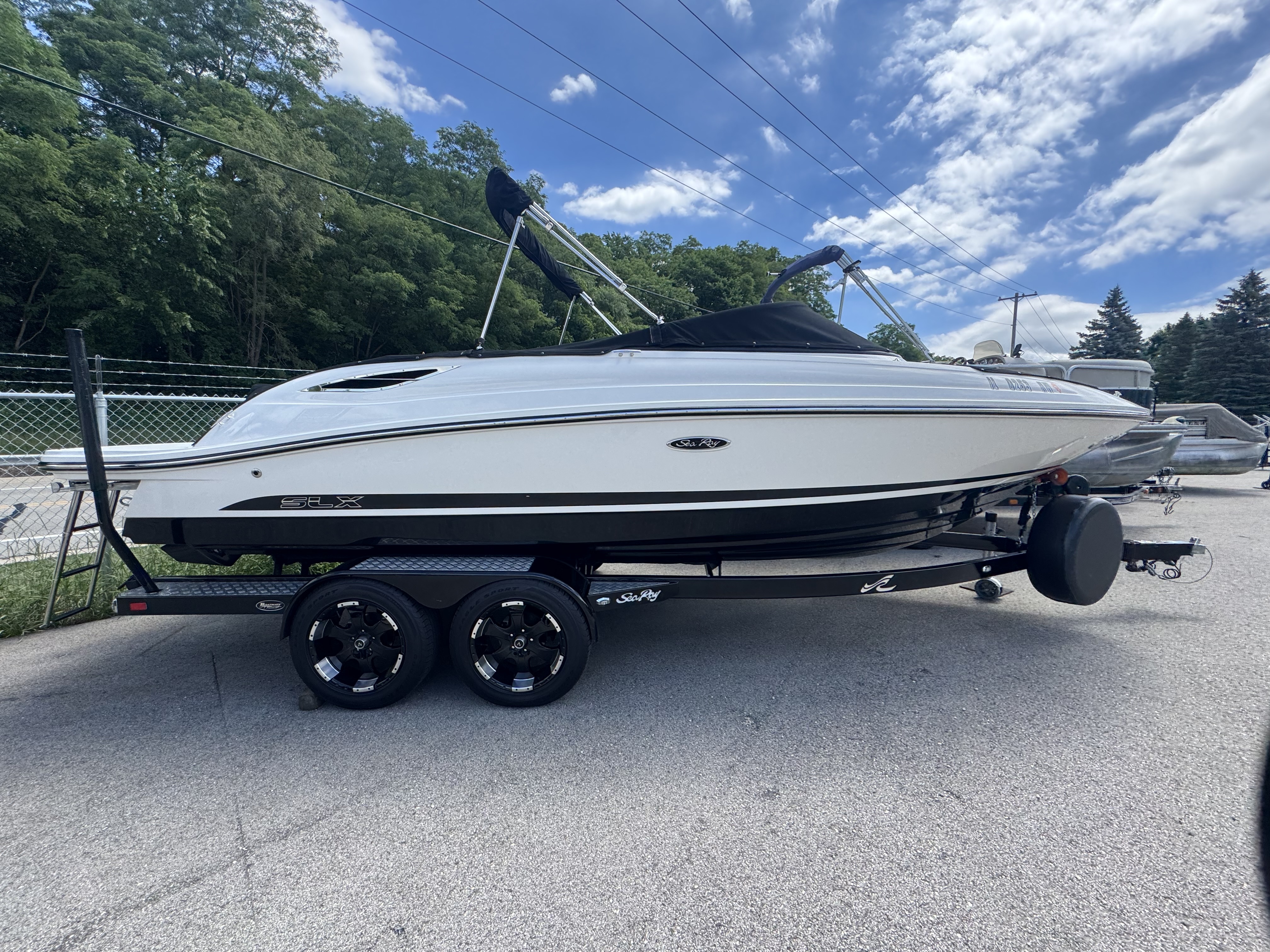 2013 Sea Ray 230 SLX W 230 in elkhorn WI