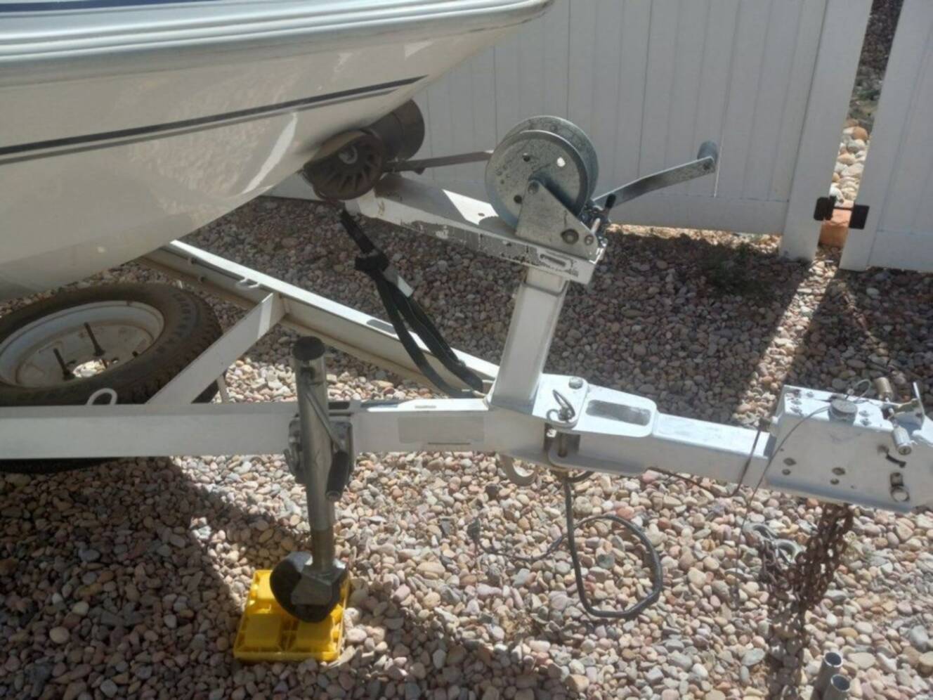 A photo of this 2000 Glastron SX 195