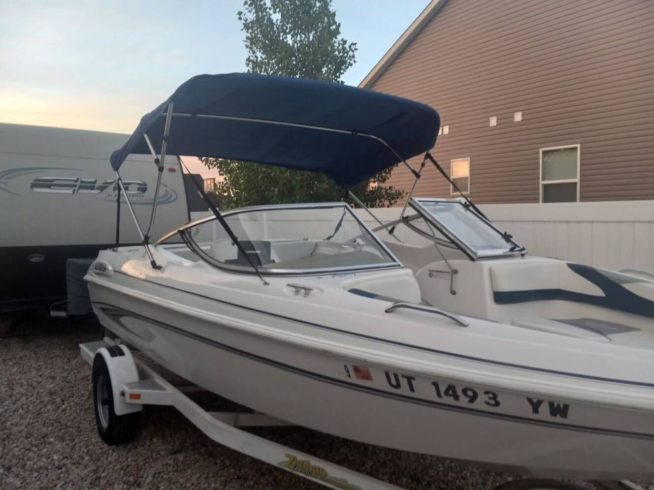 A photo of this 2000 Glastron SX 195