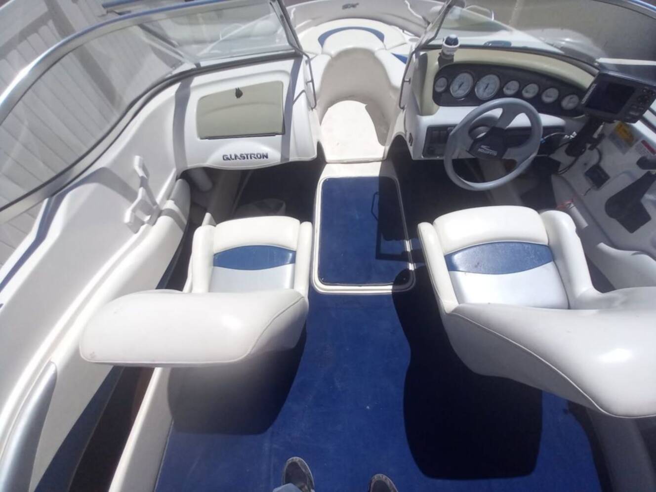 A photo of this 2000 Glastron SX 195