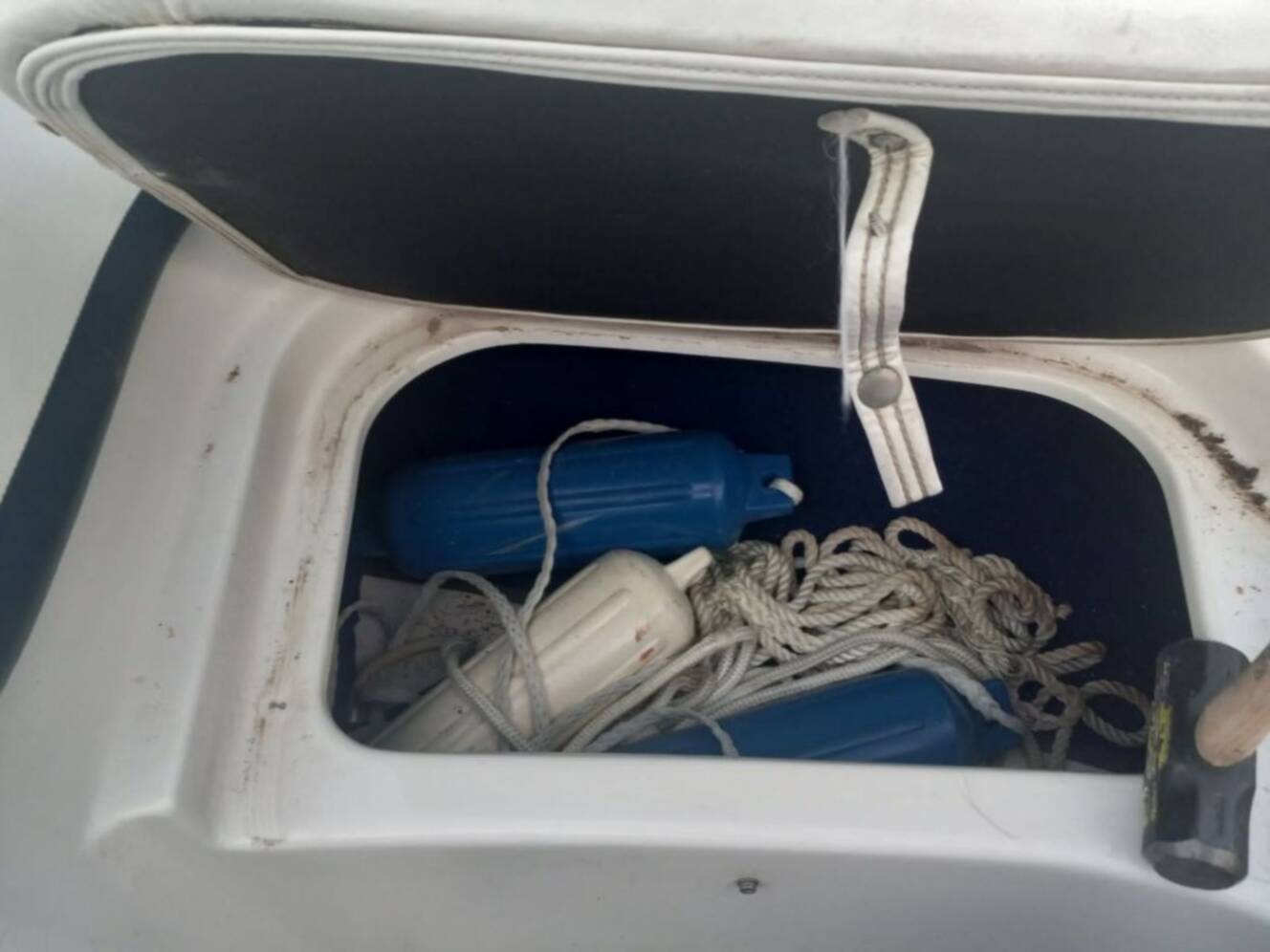 A photo of this 2000 Glastron SX 195