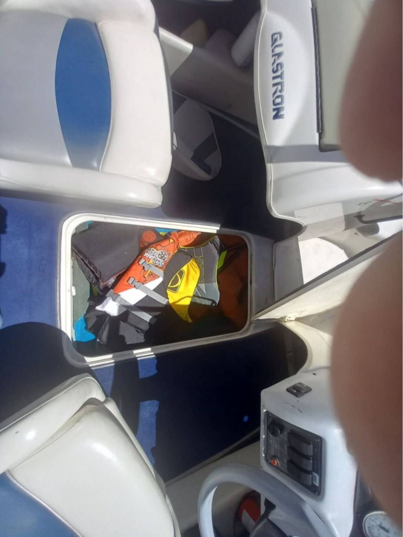 A photo of this 2000 Glastron SX 195