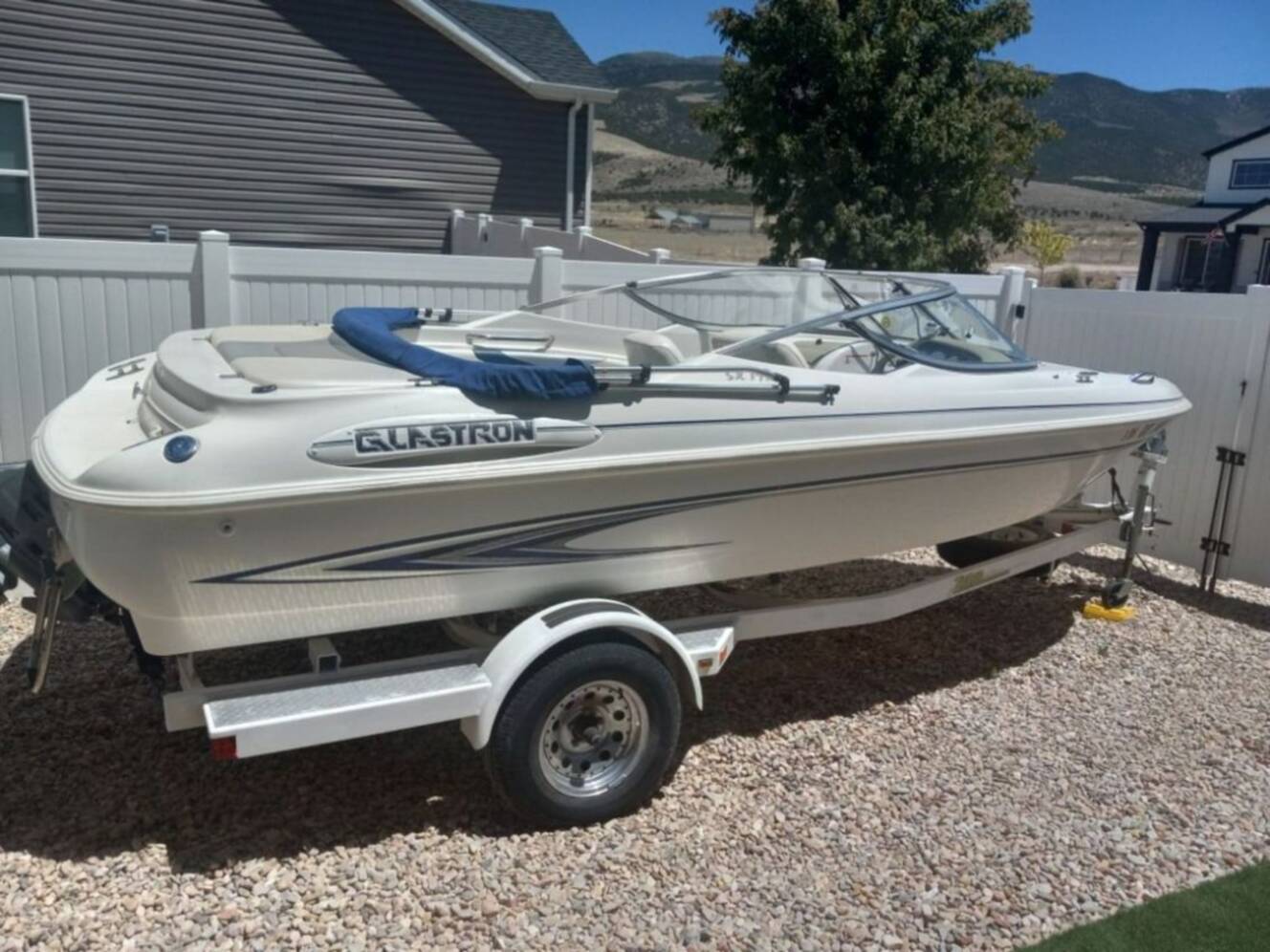 A photo of this 2000 Glastron SX 195