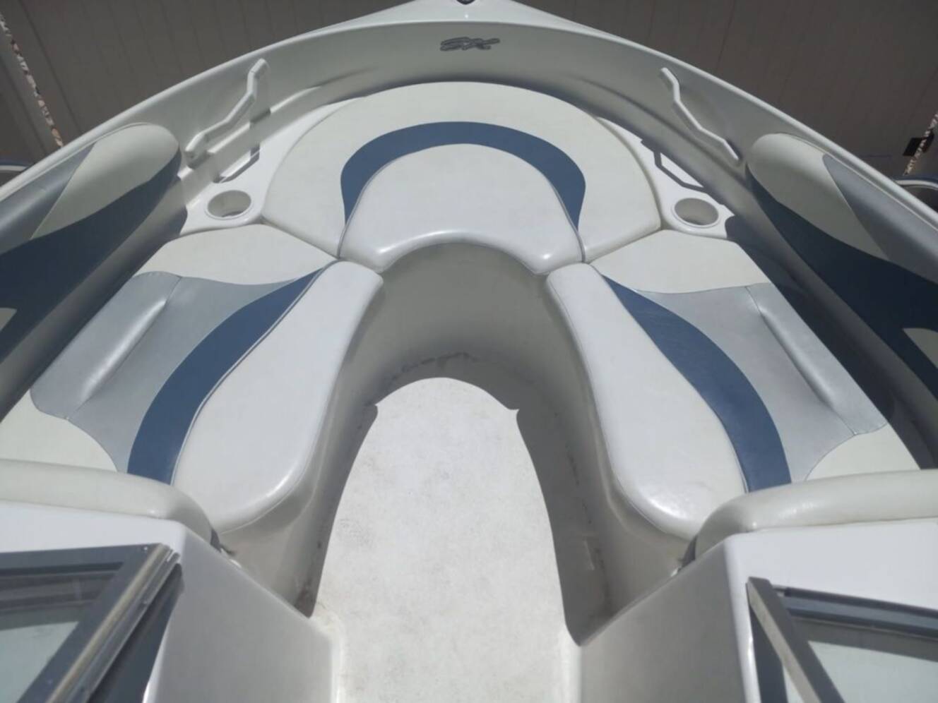 A photo of this 2000 Glastron SX 195