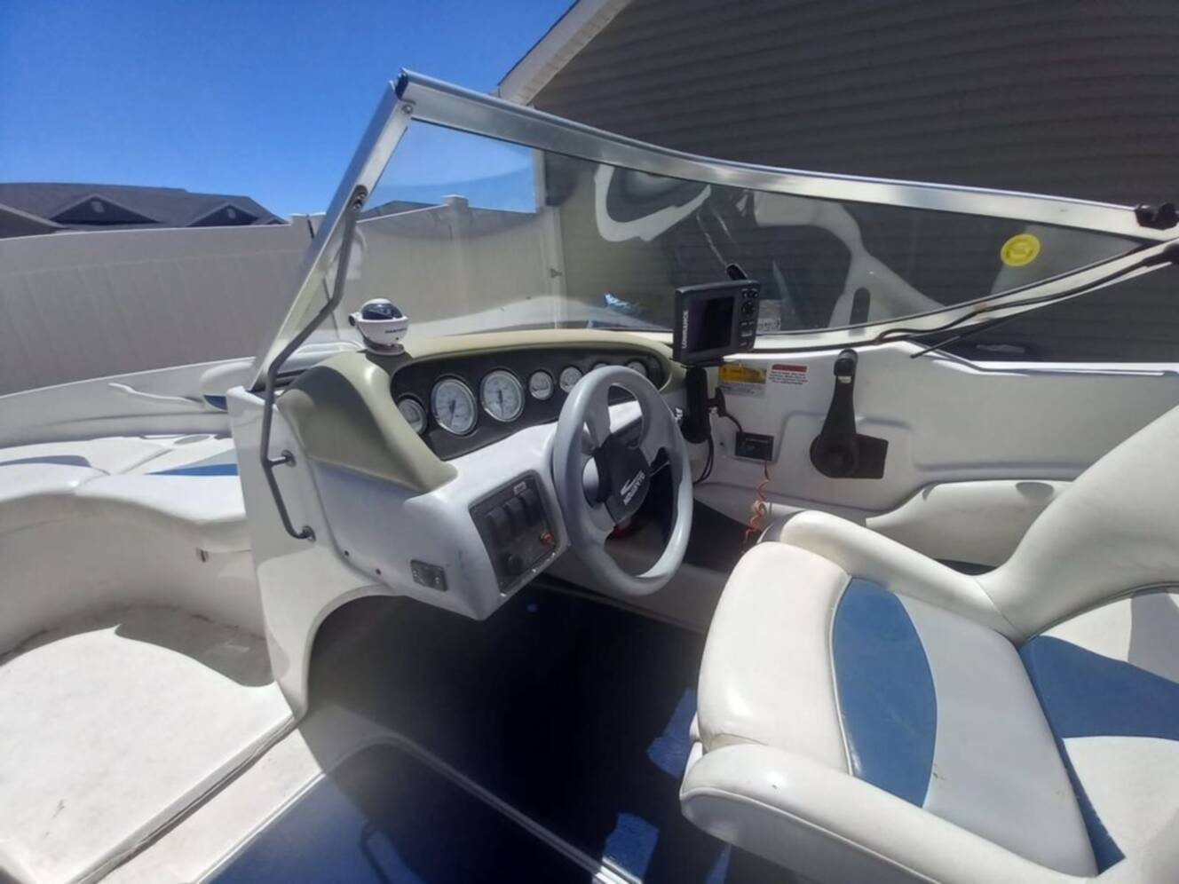 A photo of this 2000 Glastron SX 195