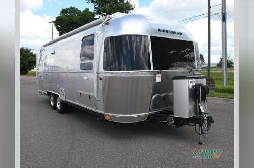 2022 Airstream Flying Cloud 27FB Twin in ramsey MN