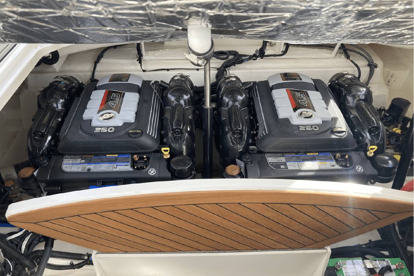 A photo of this 2026 Sea Ray SLX 310