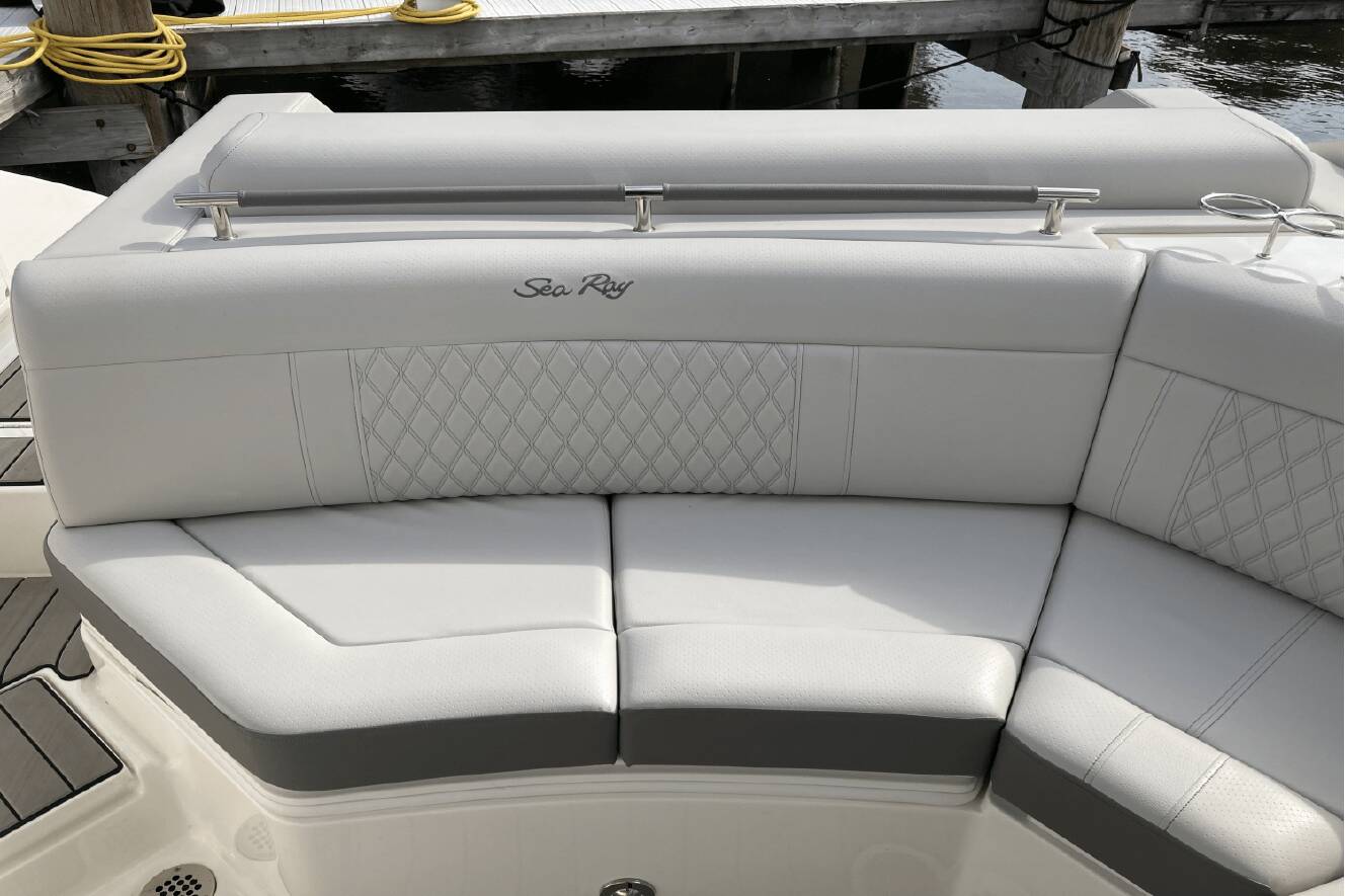 A photo of this 2026 Sea Ray SLX 310