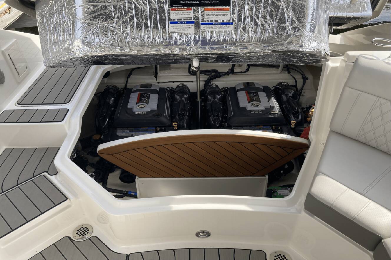 A photo of this 2026 Sea Ray SLX 310