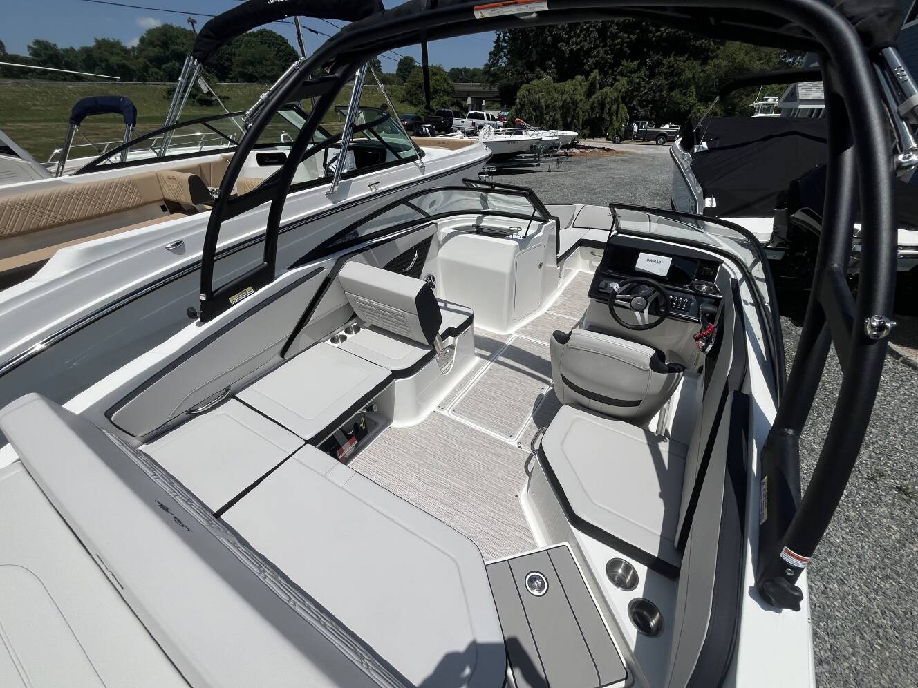 A photo of this 2026 Sea Ray SPX 210 Outboard