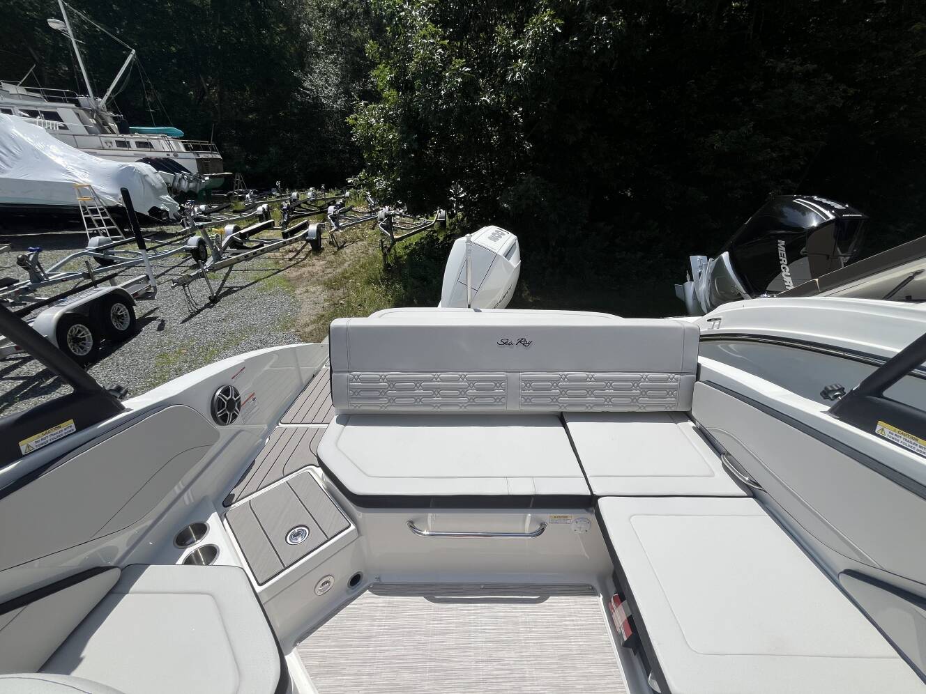 A photo of this 2026 Sea Ray SPX 210 Outboard