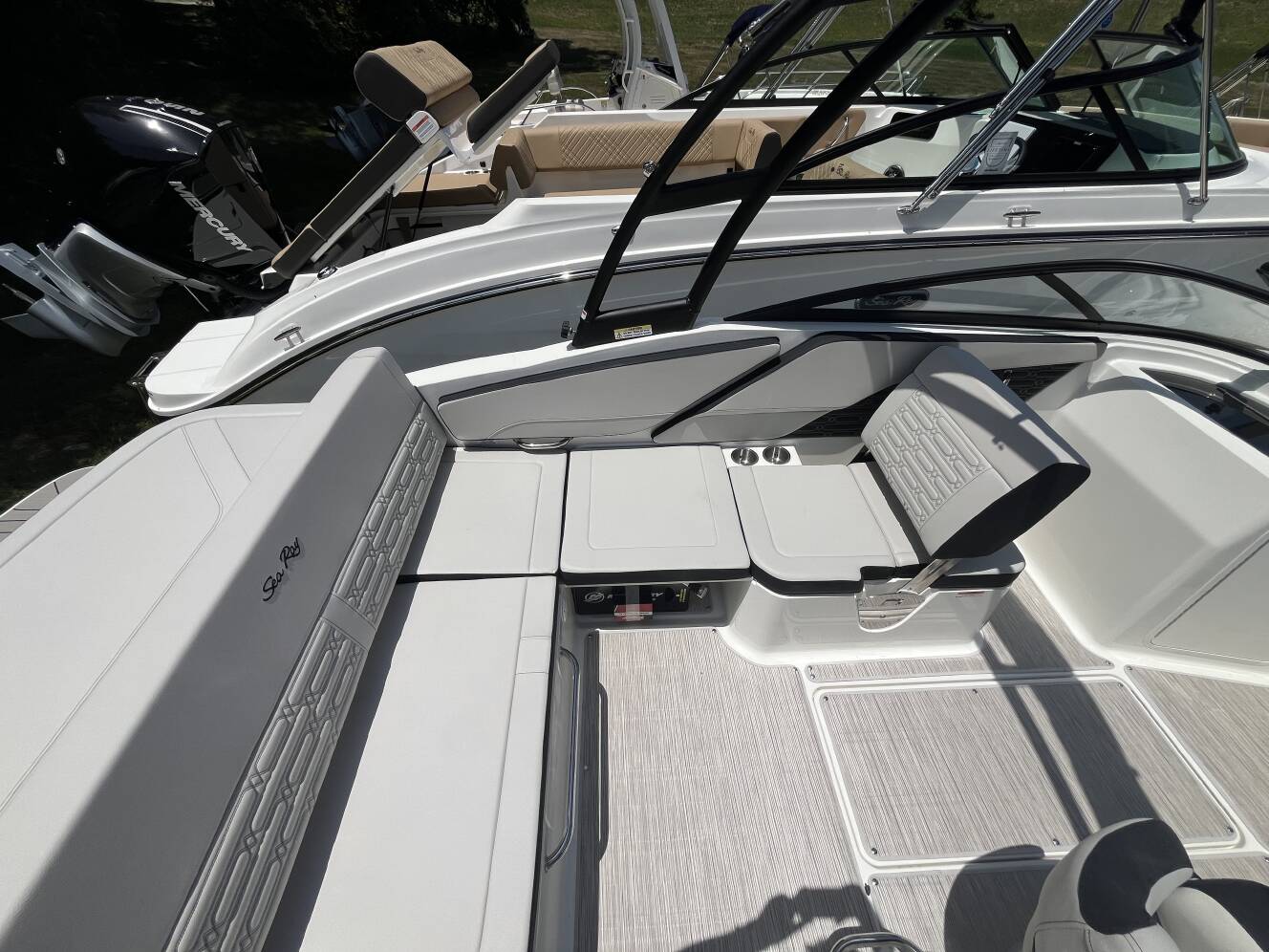A photo of this 2026 Sea Ray SPX 210 Outboard