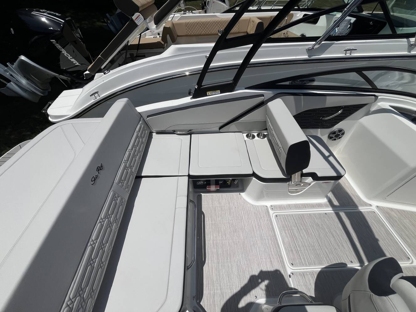 A photo of this 2026 Sea Ray SPX 210 Outboard