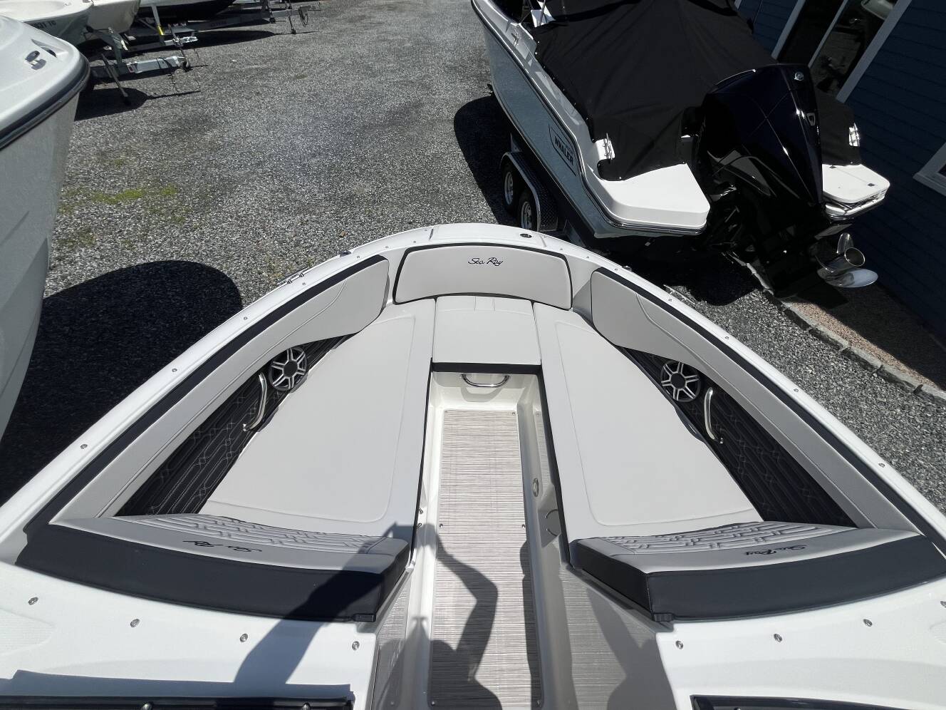 A photo of this 2026 Sea Ray SPX 210 Outboard