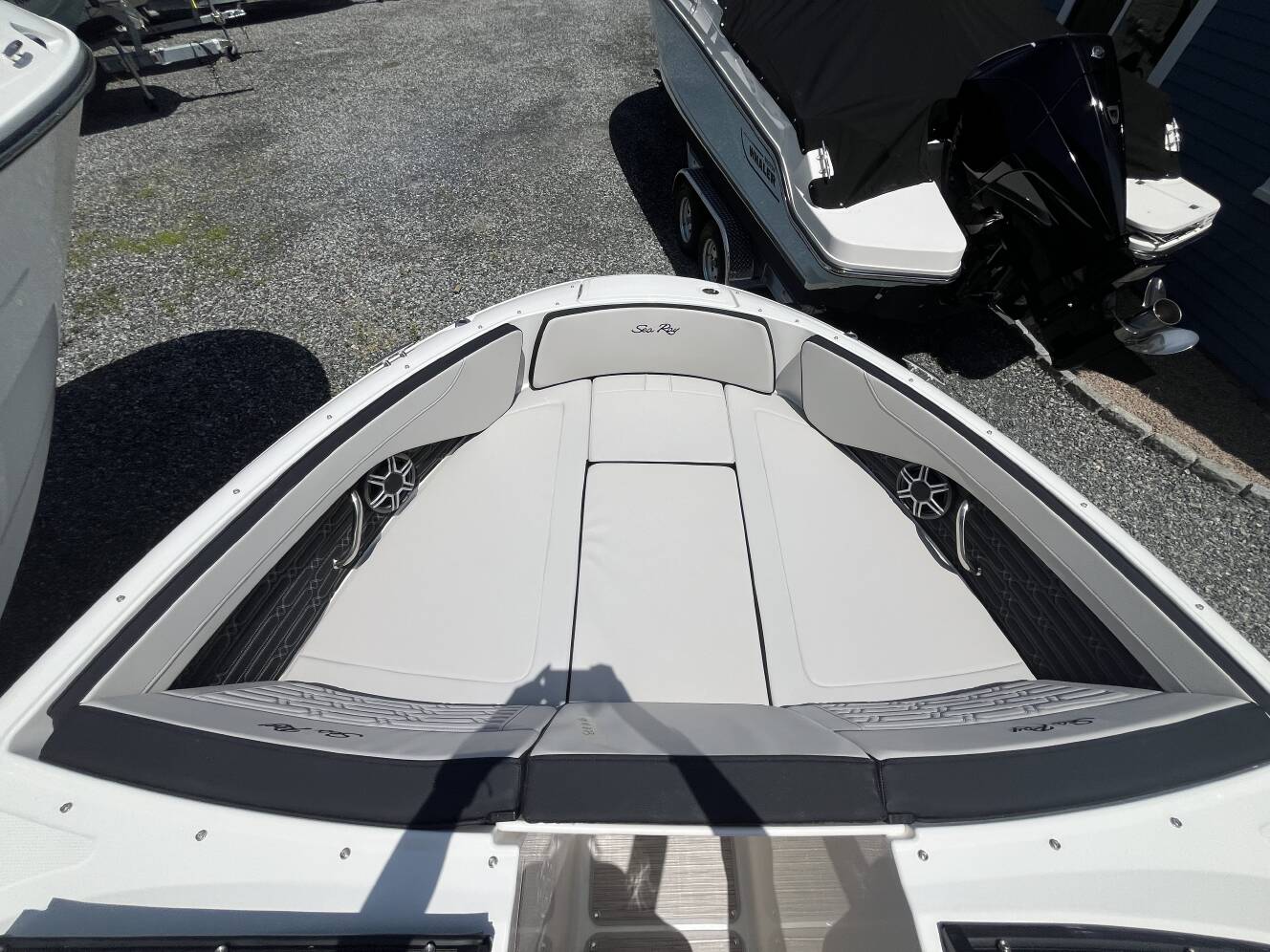 A photo of this 2026 Sea Ray SPX 210 Outboard