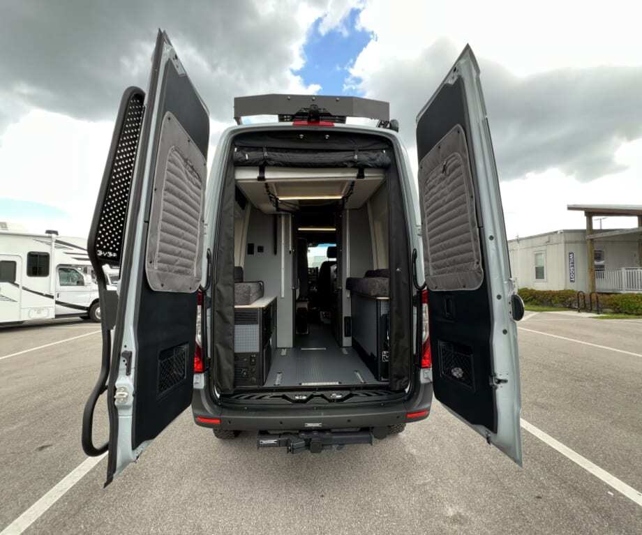 2027 Winnebago REVEL BMB44E-2.5-1 in fort myers FL