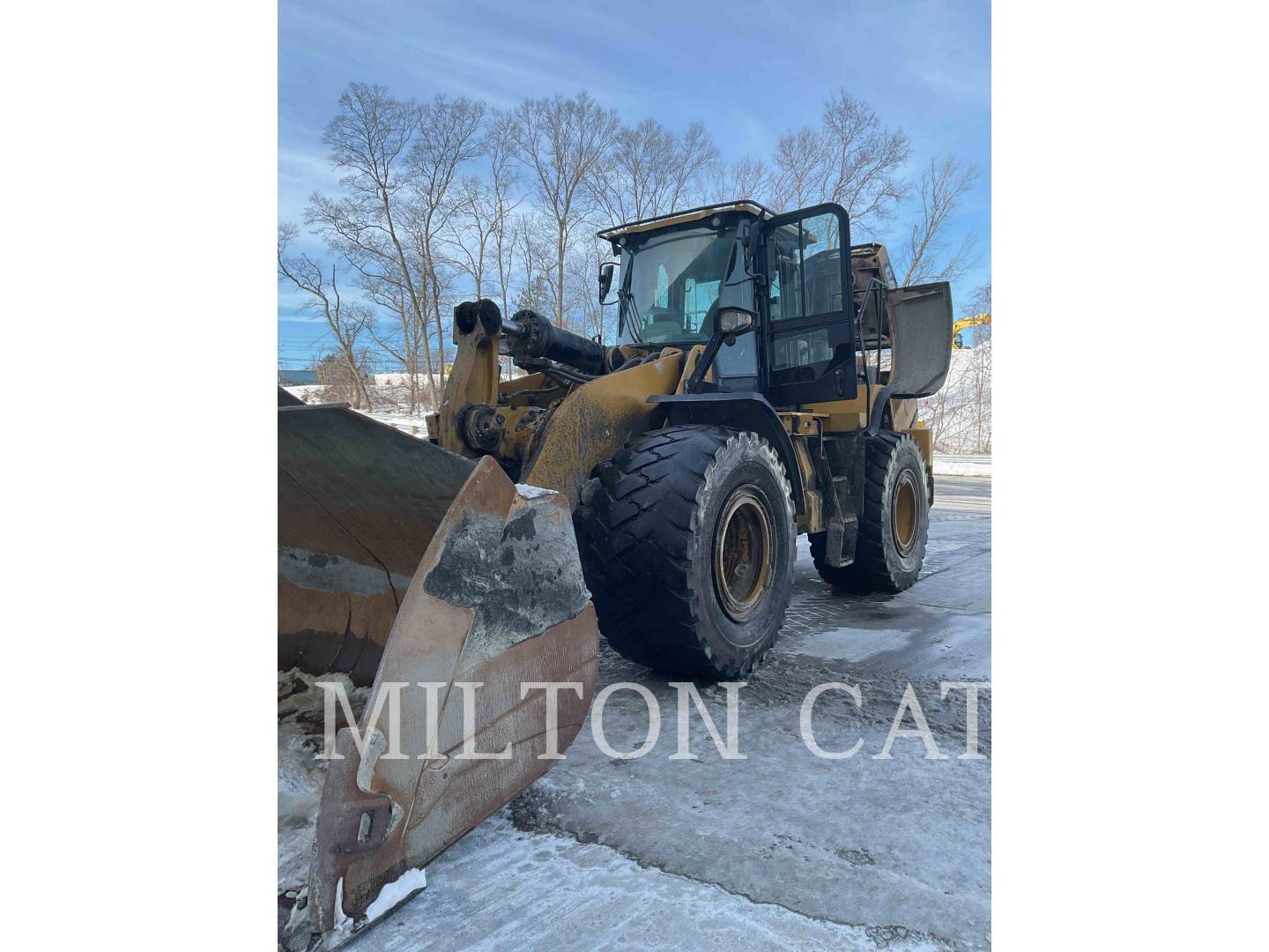 2019 CAT 972M in Stoughton, MA