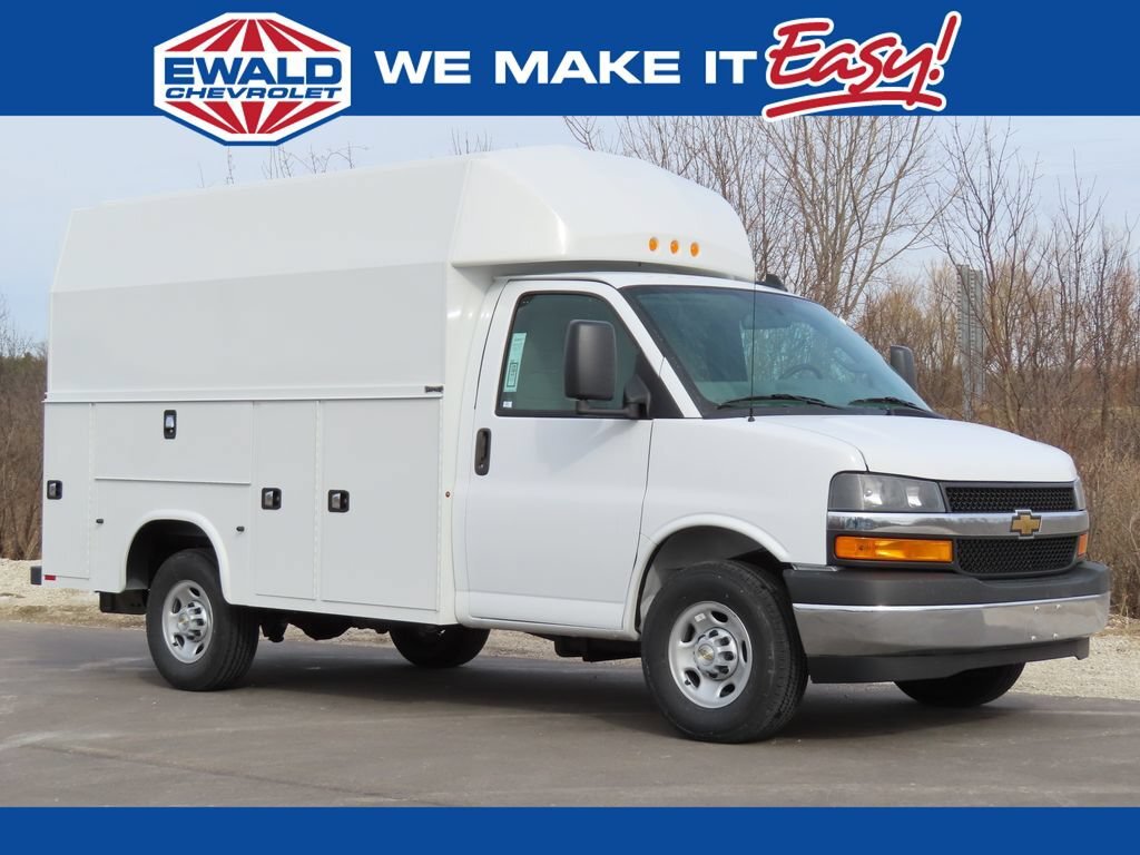 2026 CHEVROLET Express Commercial Cutaway in Oconomowoc, WI
