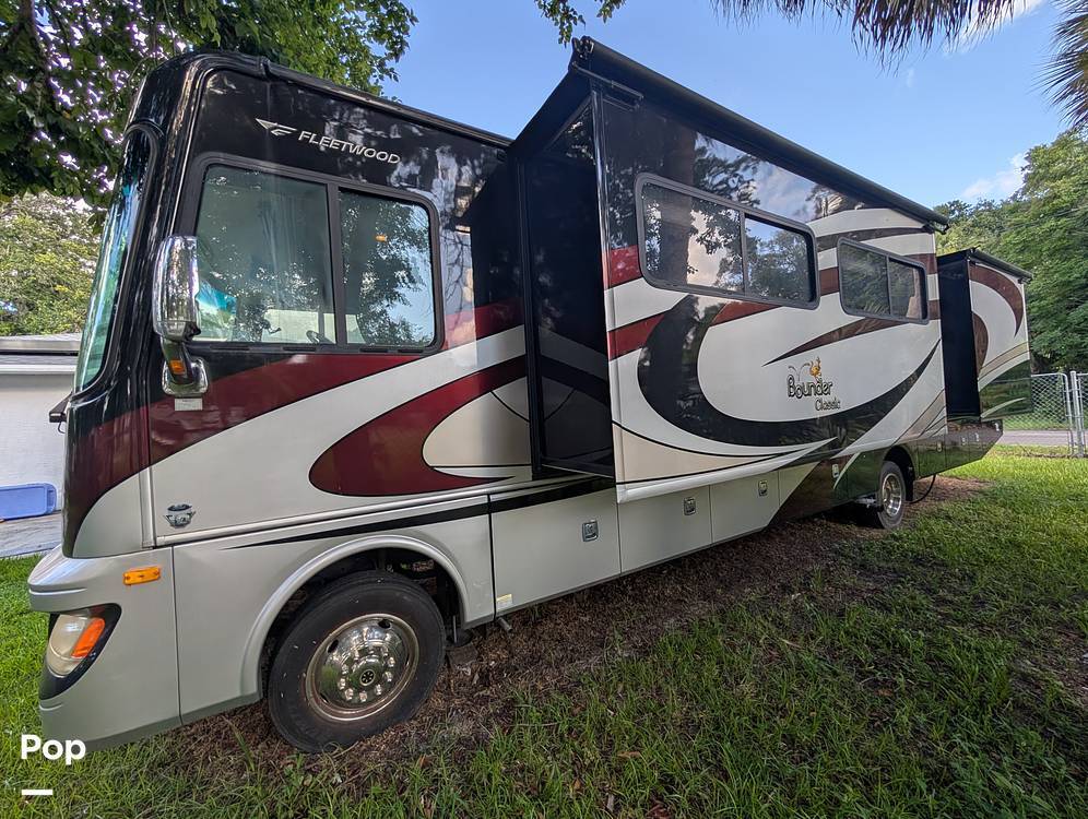 2011 Fleetwood Bounder Classic 36R in daytona beach FL