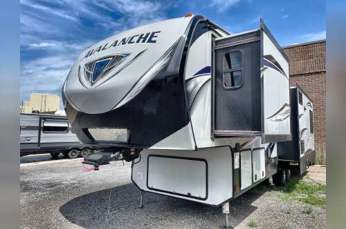 2018 Keystone AVALANCHE 300RE in rothschild WI