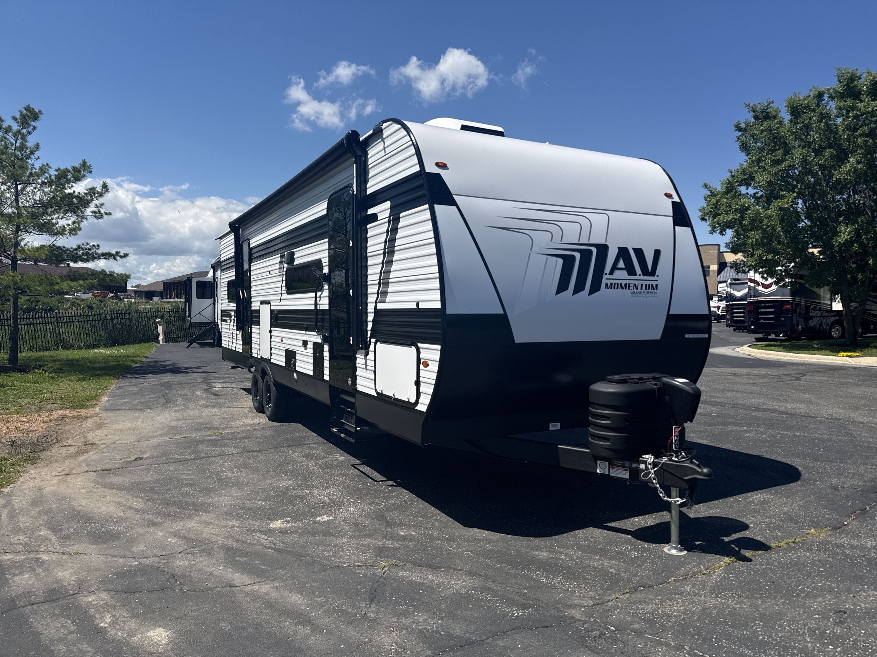 2027 Grand Design MOMENTUM MAV 28MAV in sturtevant WI