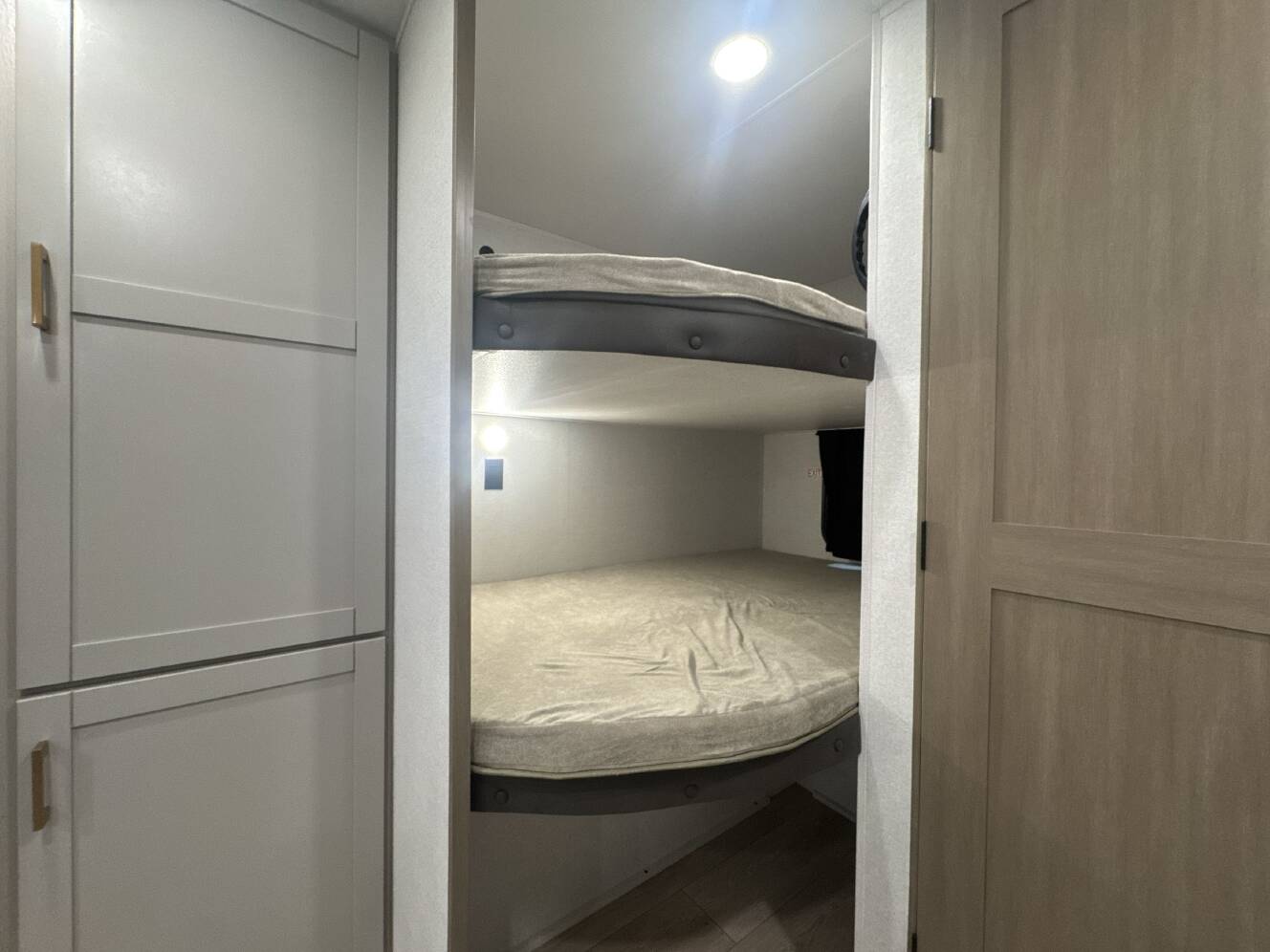 A photo of this 2027 Jayco JAY FLIGHT 261BHS