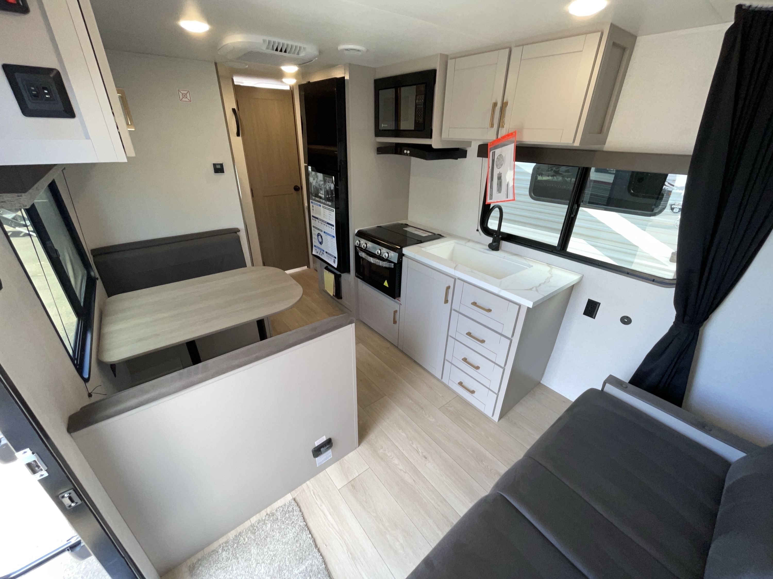 2027 Jayco JAY FLIGHT 211MBW in hillsboro OR