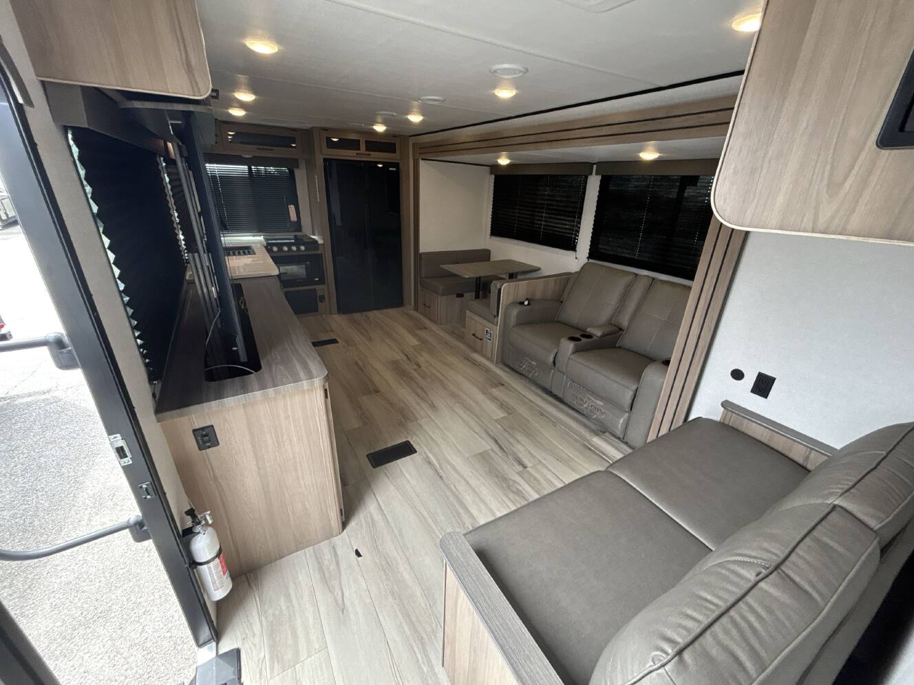 A photo of this 2026 Keystone COLEMAN LANTERN 29RKS