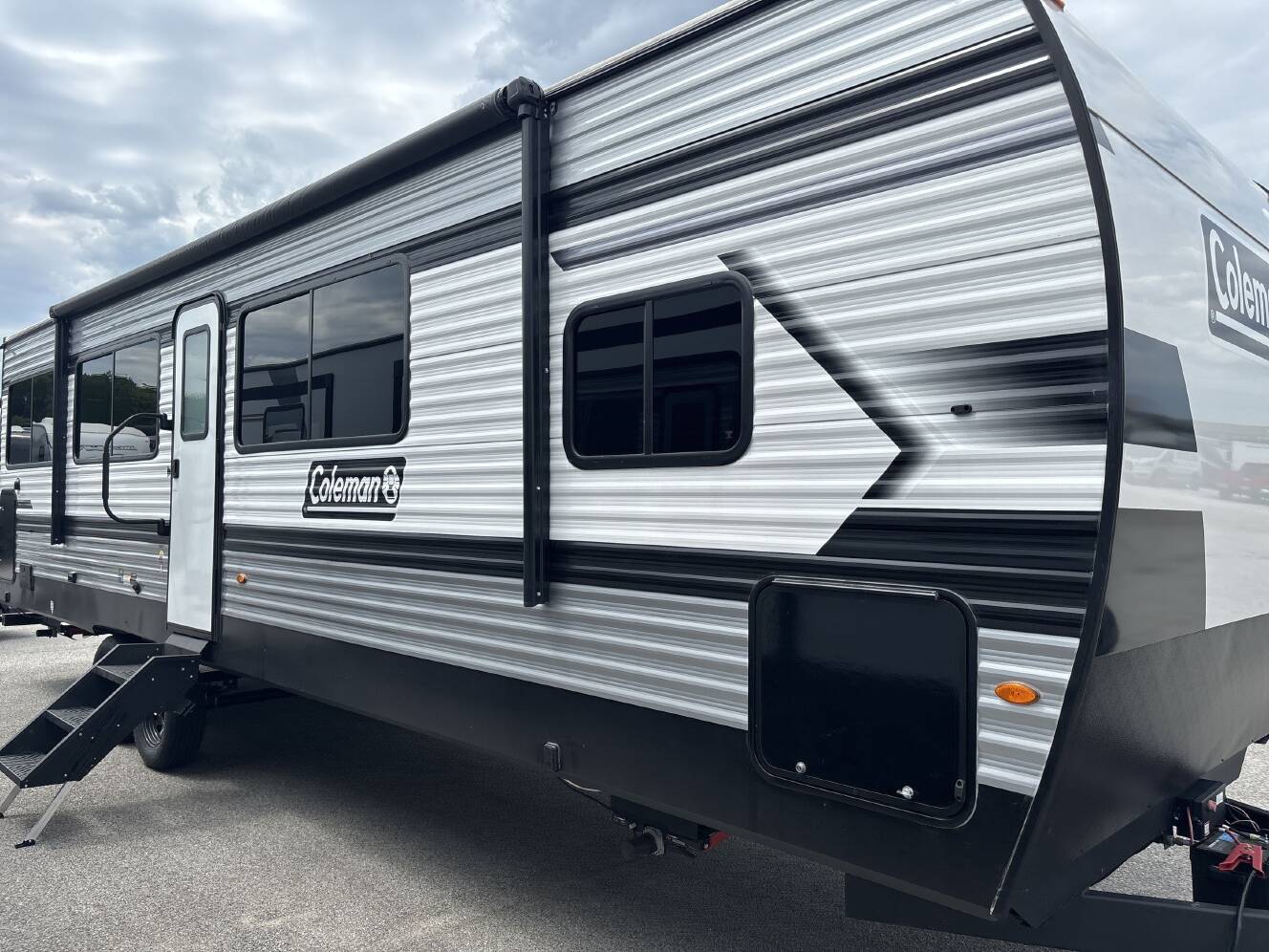 A photo of this 2026 Keystone COLEMAN LANTERN 29RKS