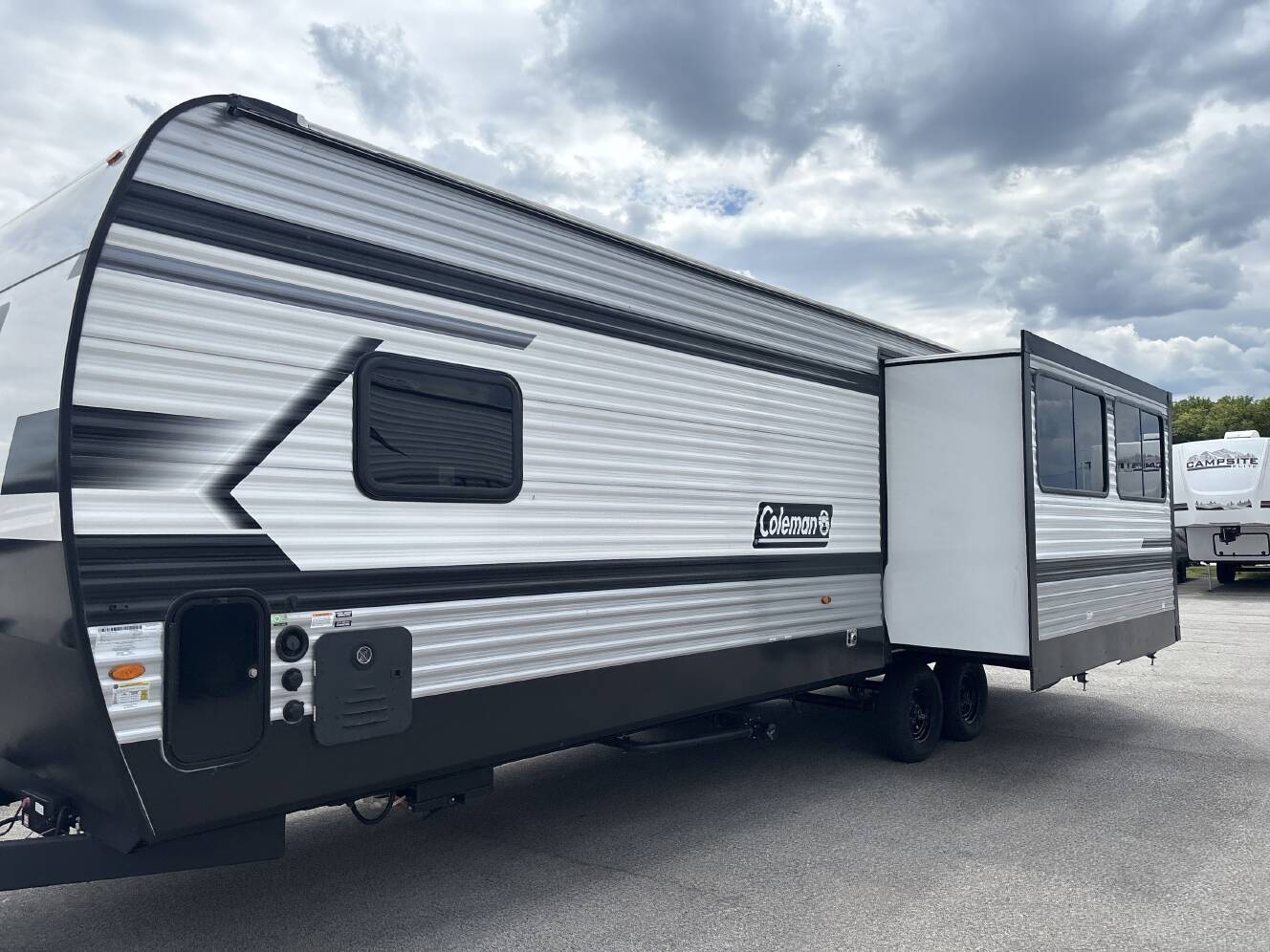 A photo of this 2026 Keystone COLEMAN LANTERN 29RKS