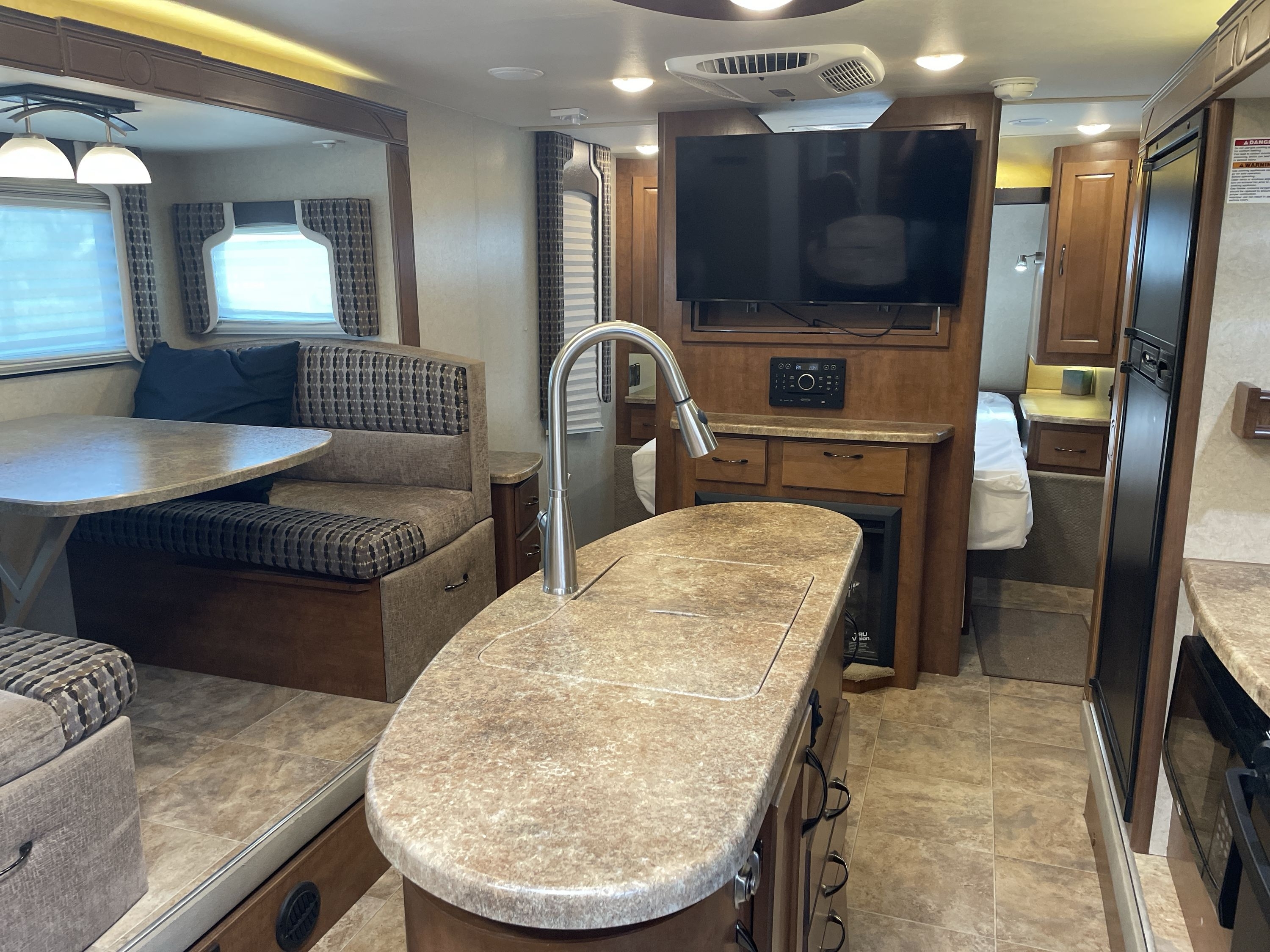 2017 Lance LANCE 2155 in anderson CA