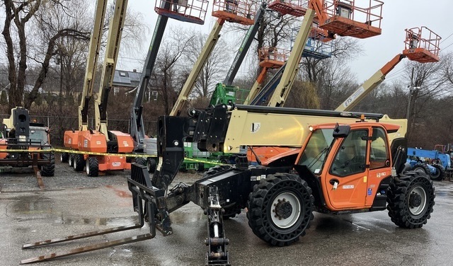 2017 JLG 1055 in Lorain, OH