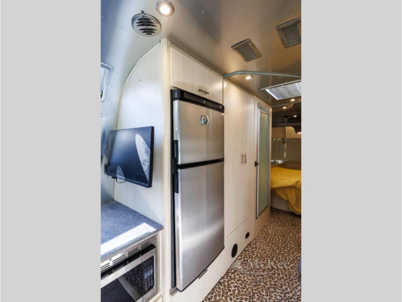 A photo of this 2021 Airstream Flying Cloud 27FB
