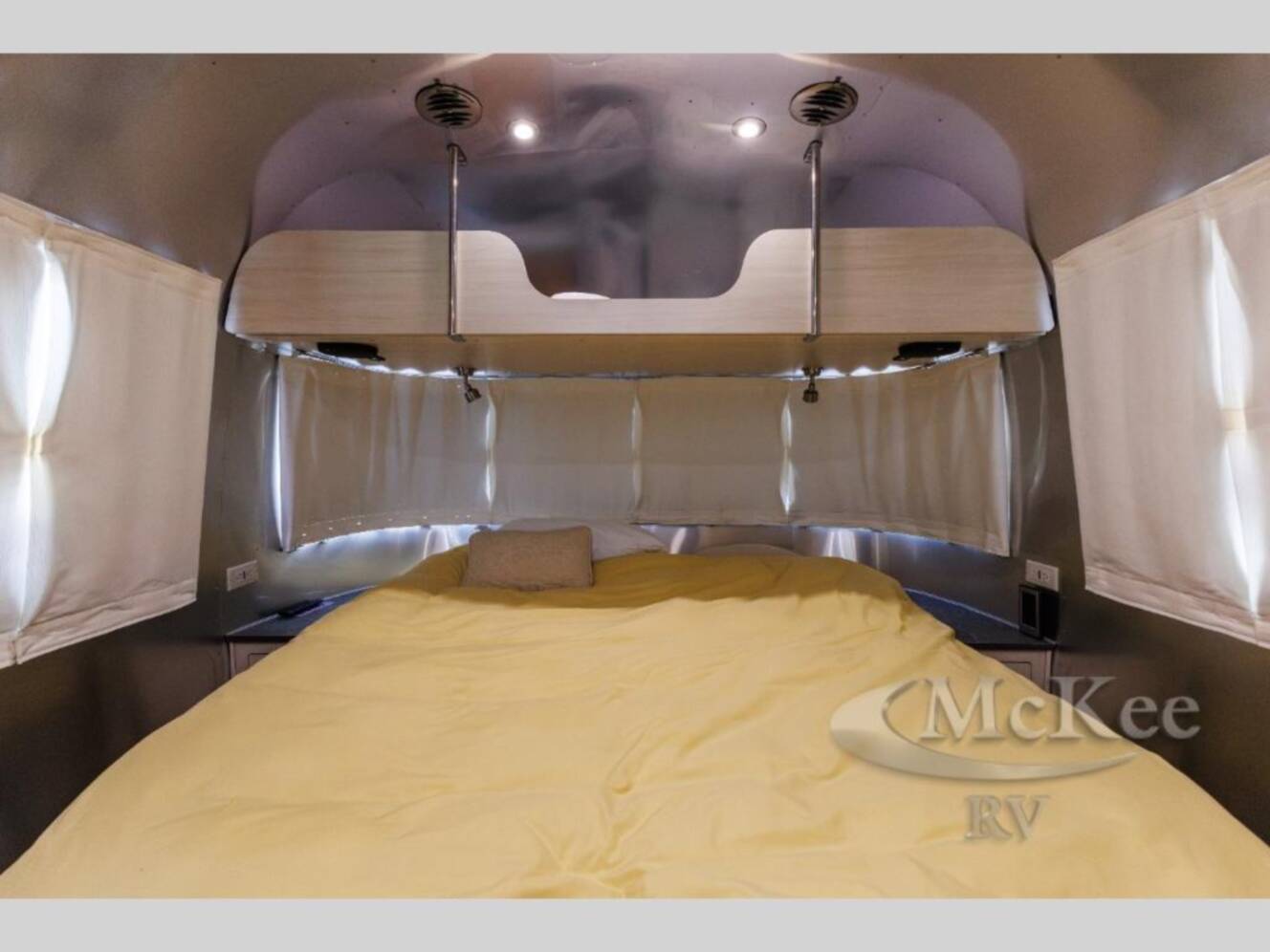 A photo of this 2021 Airstream Flying Cloud 27FB