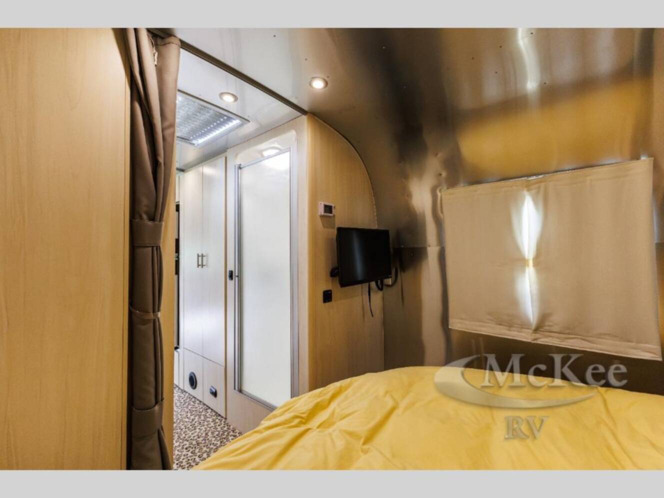 A photo of this 2021 Airstream Flying Cloud 27FB