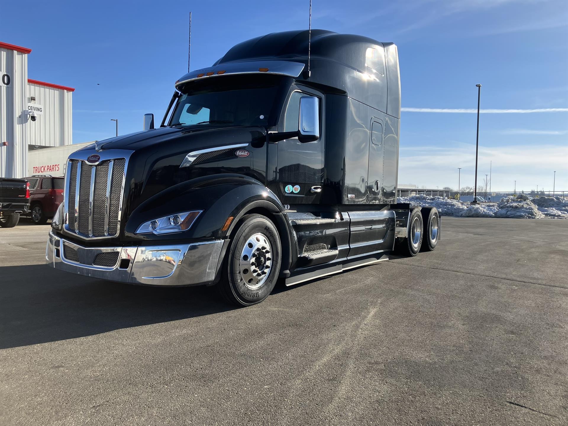 2027 PETERBILT 579 in Stewartville, MN