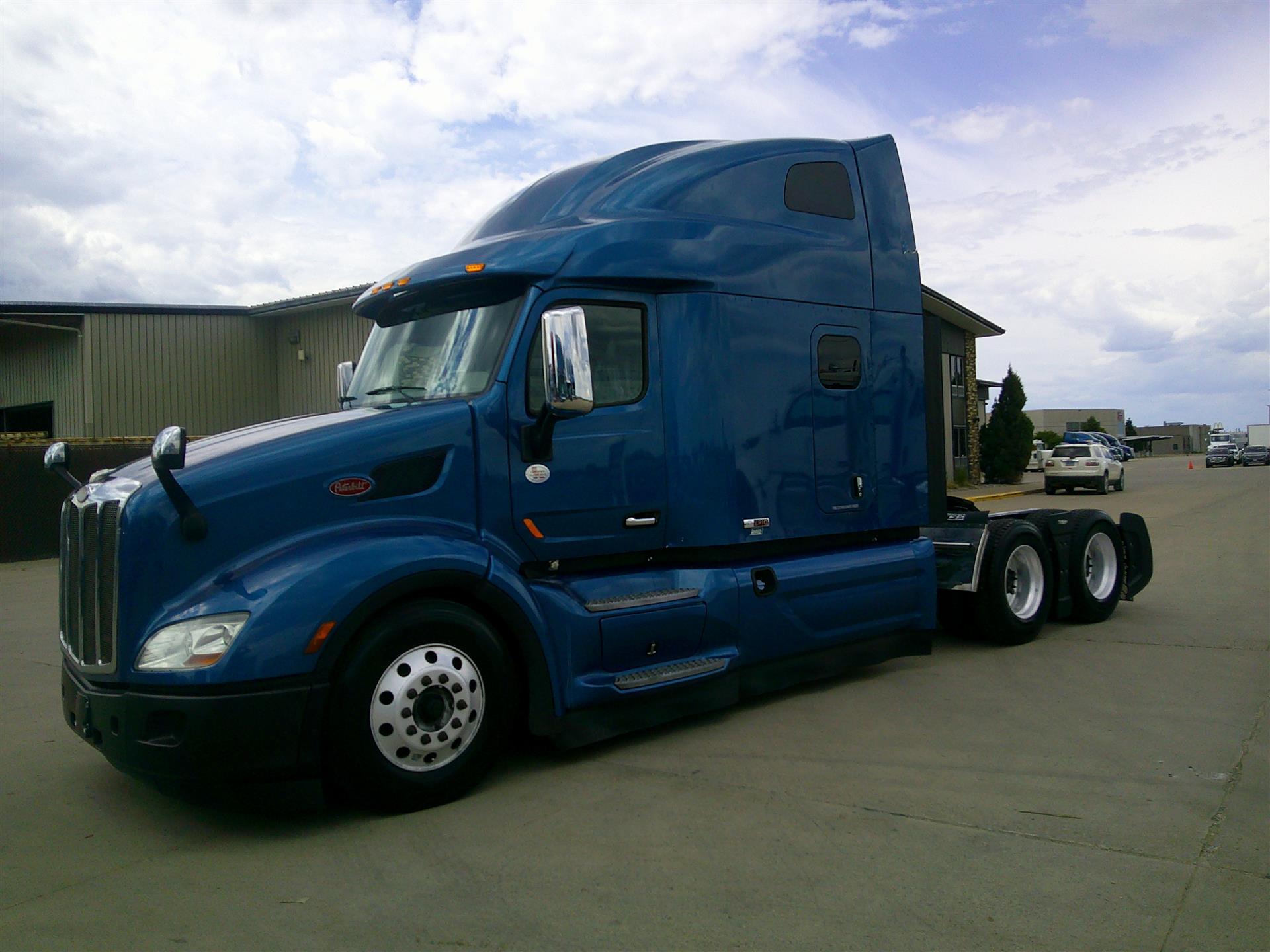 2020 PETERBILT 579 in Fargo, ND