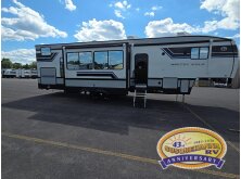 2025 Forest River Cherokee Arctic Wolf 331BH Review image