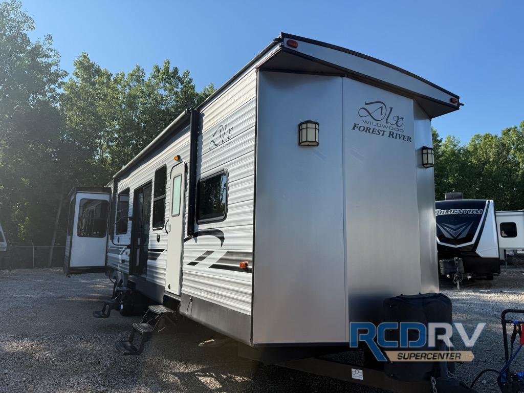 2019 Forest River Rv Wildwood Lodge Dlx 395RET RV