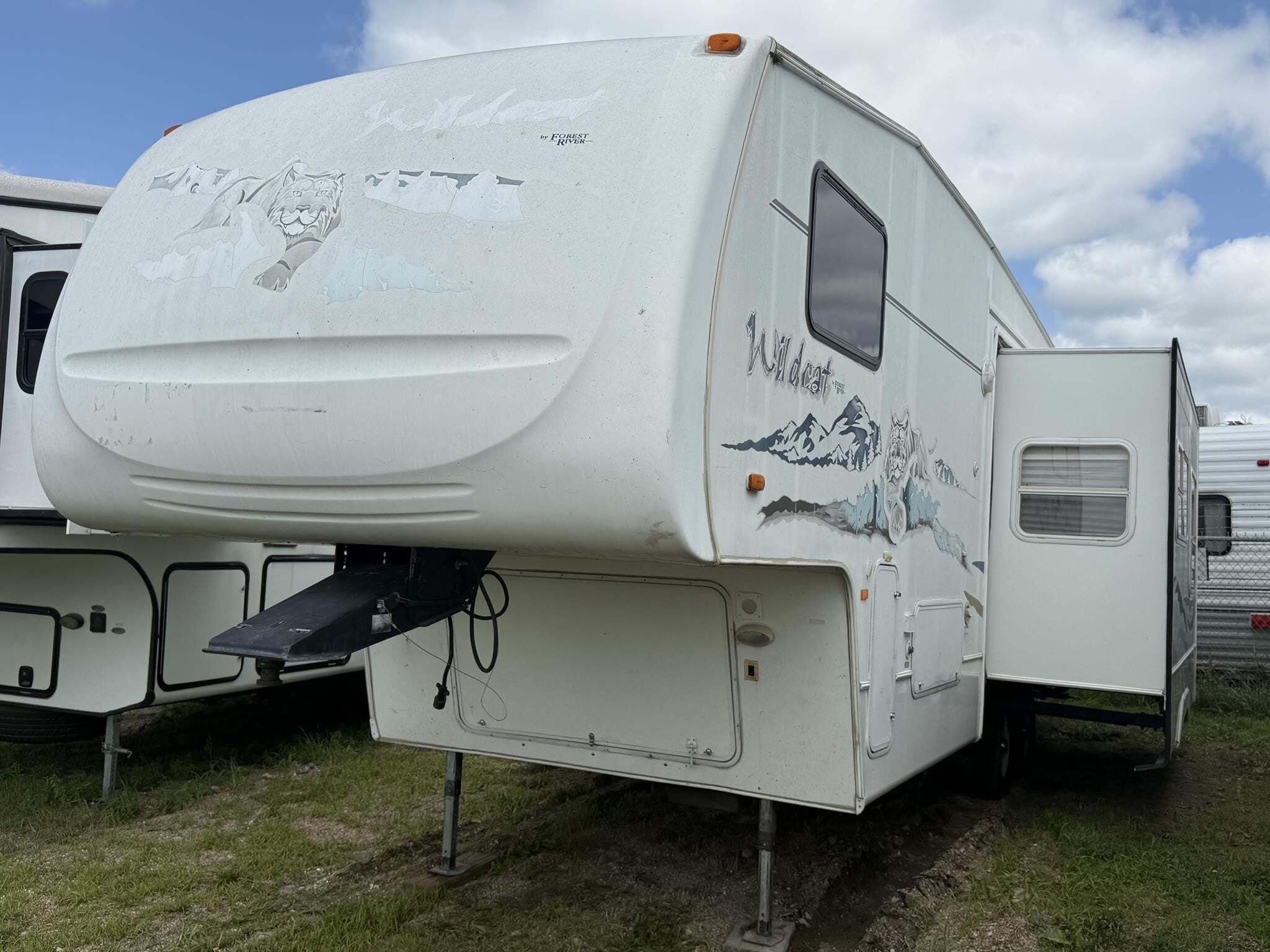 2005 Forest River WILDCAT 28RK RV