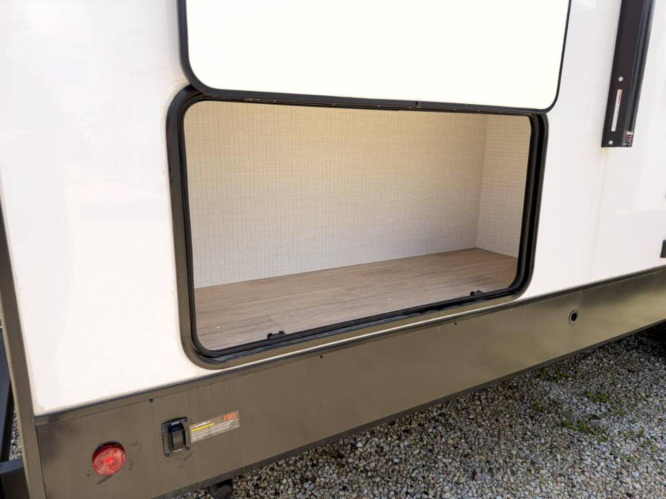 A photo of this 2025 Palomino SolAire 3200TSBH